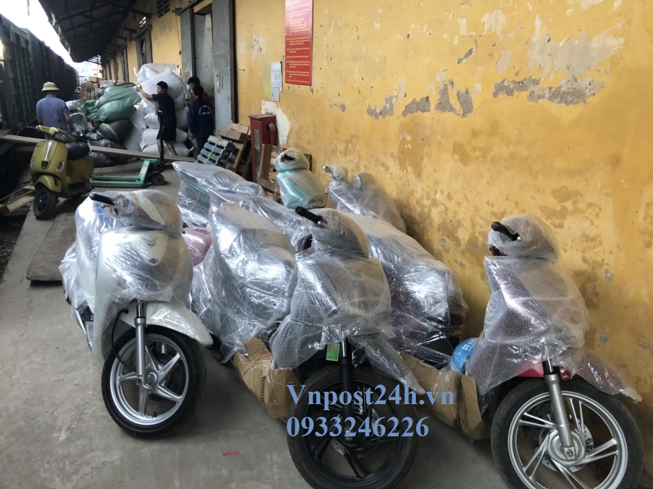 Giá cước gửi xe máy từ Sài Gòn về Hà Nội 2023
